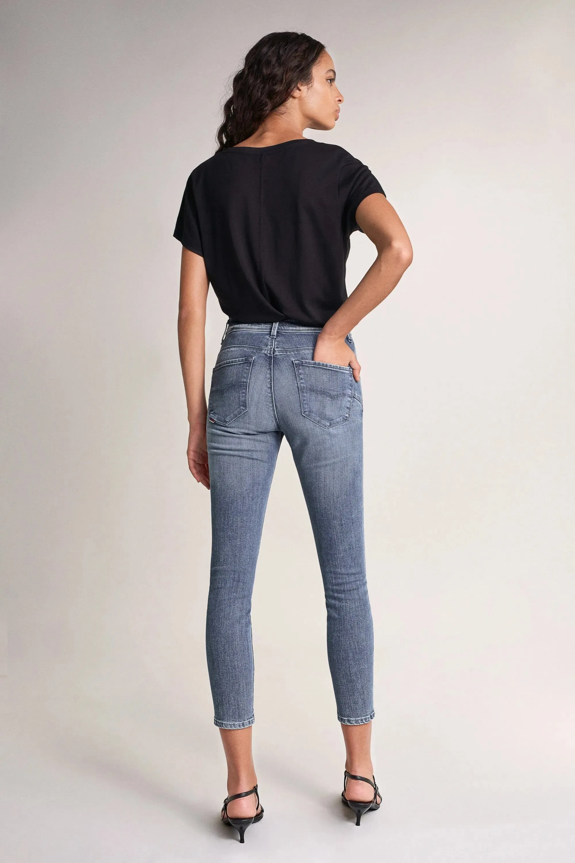 Vaqueros Push In Secret Glamour capri claros