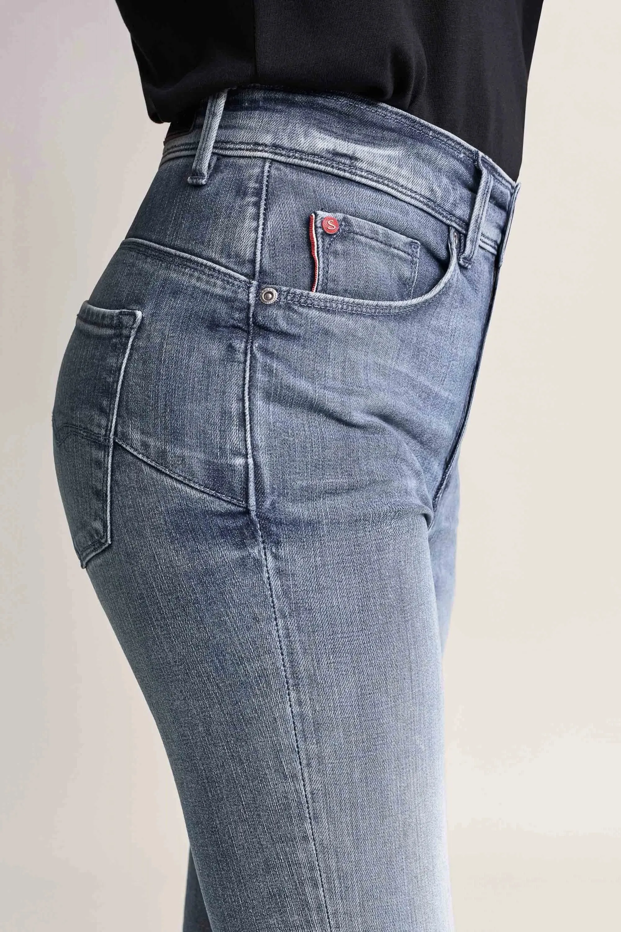 Vaqueros Push In Secret Glamour capri claros