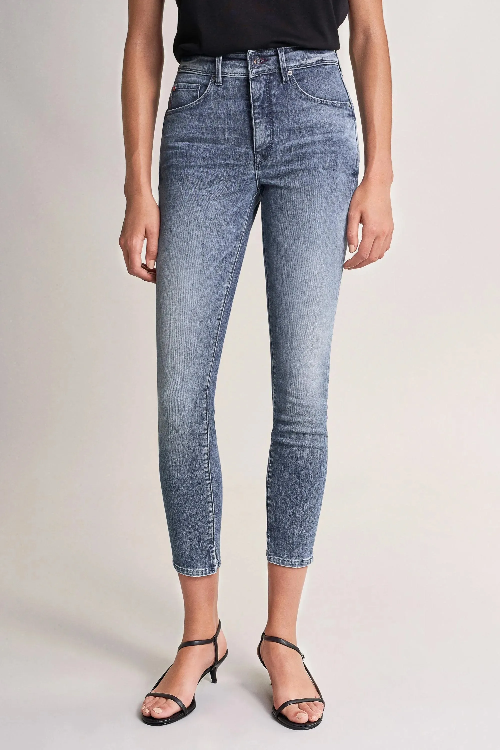 Vaqueros Push In Secret Glamour capri claros