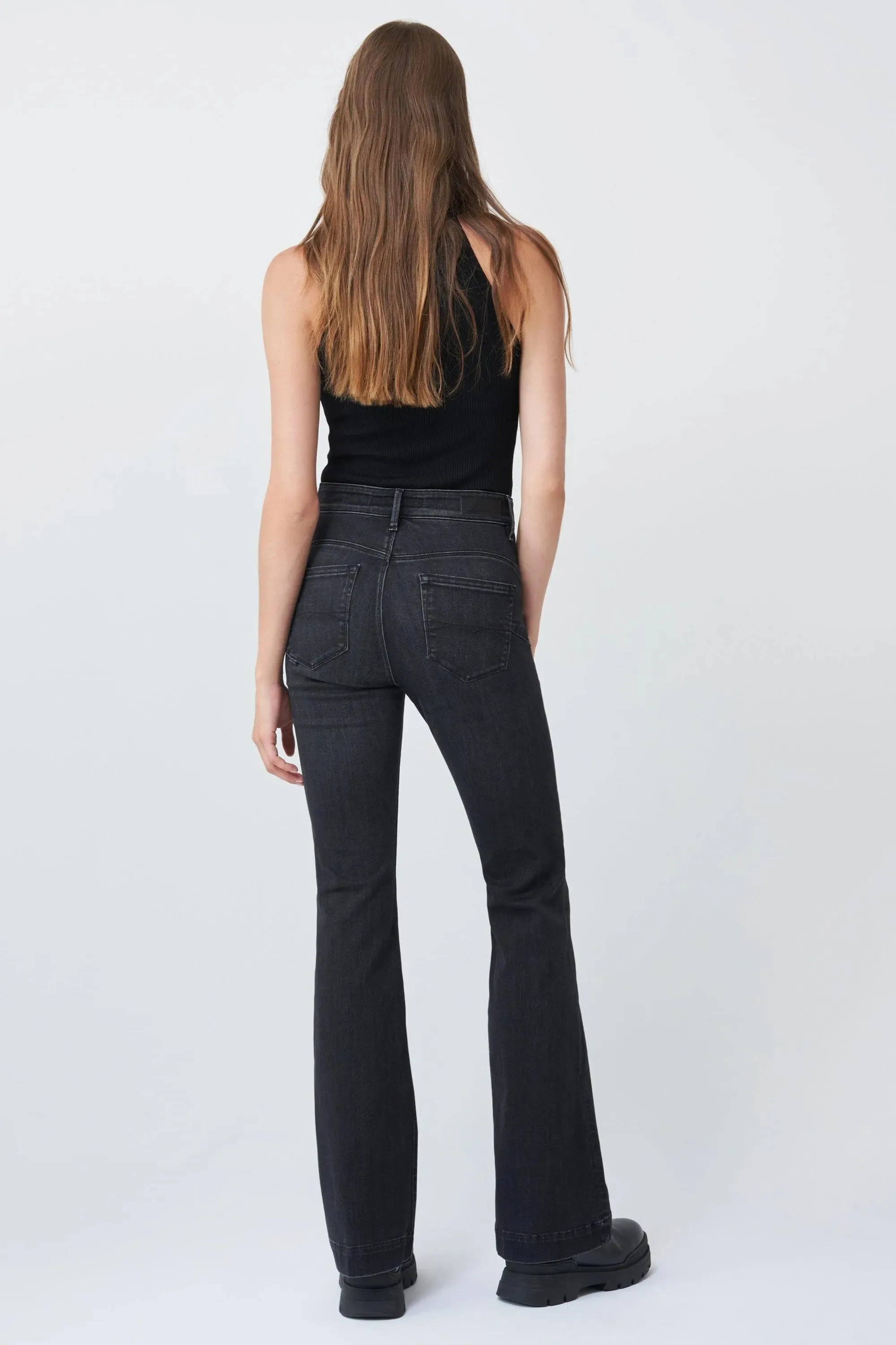 Vaqueros Push In Secret Glamour flare