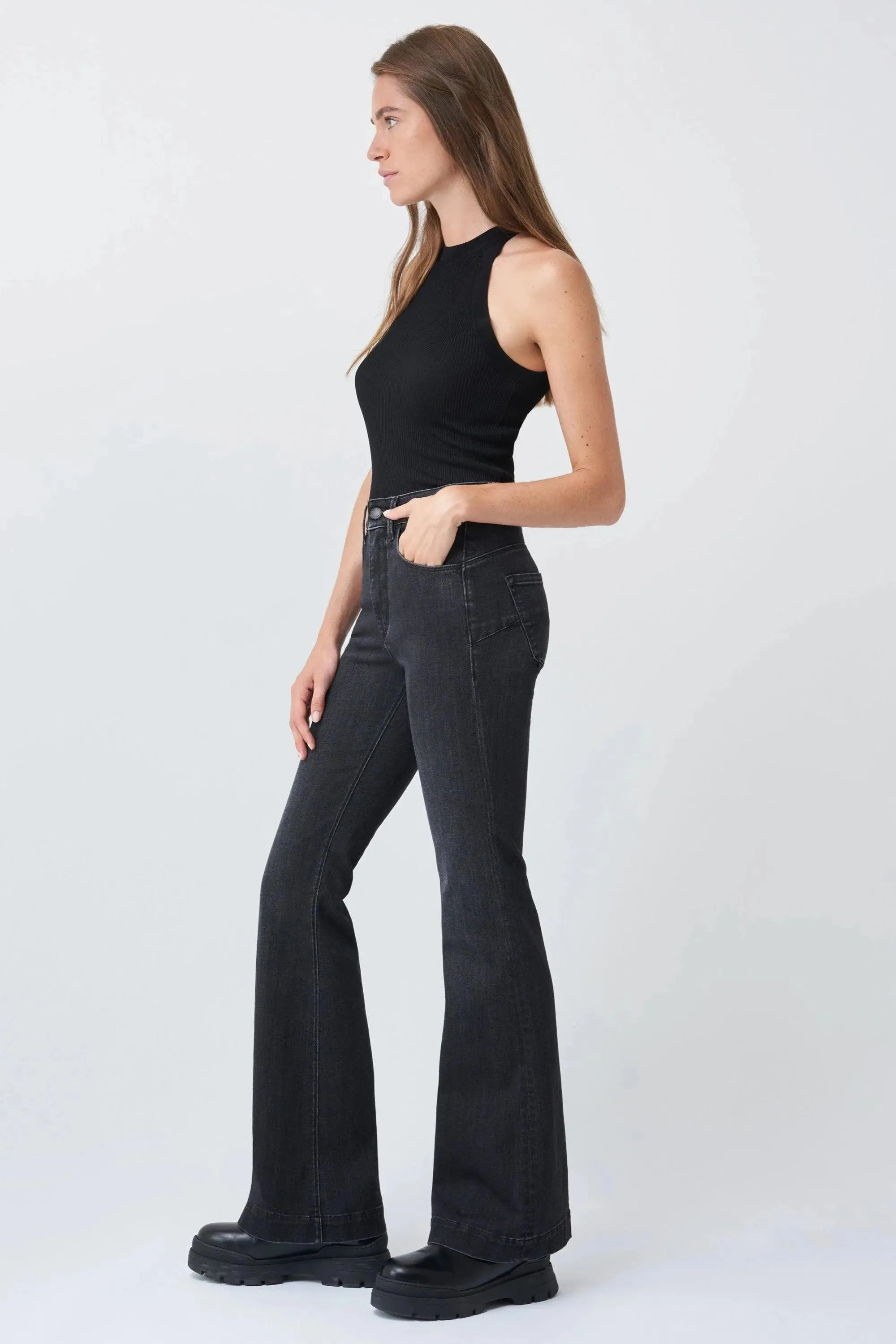 Vaqueros Push In Secret Glamour flare