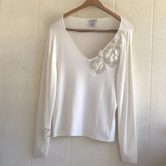Vintage flower appliqué iridescent beaded ecru cream sweater long sleeve blouse