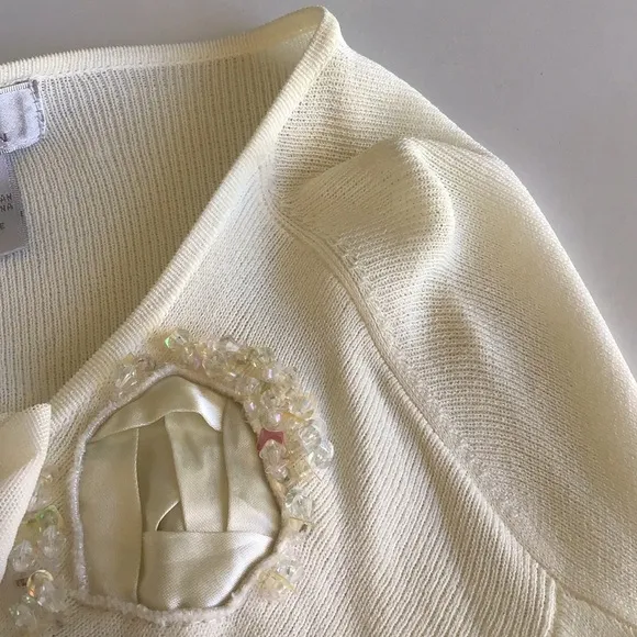 Vintage flower appliqué iridescent beaded ecru cream sweater long sleeve blouse