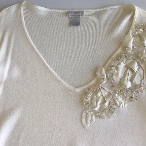 Vintage flower appliqué iridescent beaded ecru cream sweater long sleeve blouse