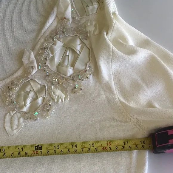 Vintage flower appliqué iridescent beaded ecru cream sweater long sleeve blouse