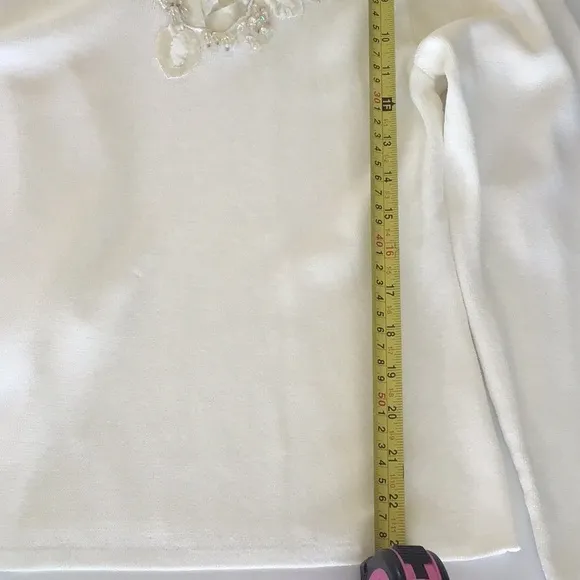 Vintage flower appliqué iridescent beaded ecru cream sweater long sleeve blouse