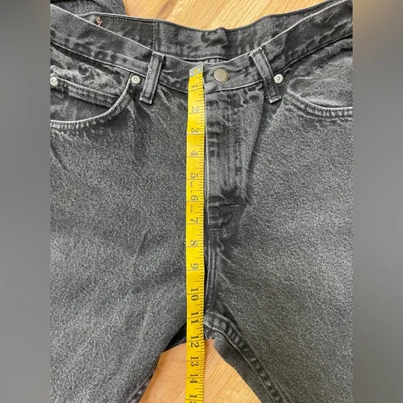 Vintage Wranger Jeans. High waisted, relaxed fit. Size 32x30.