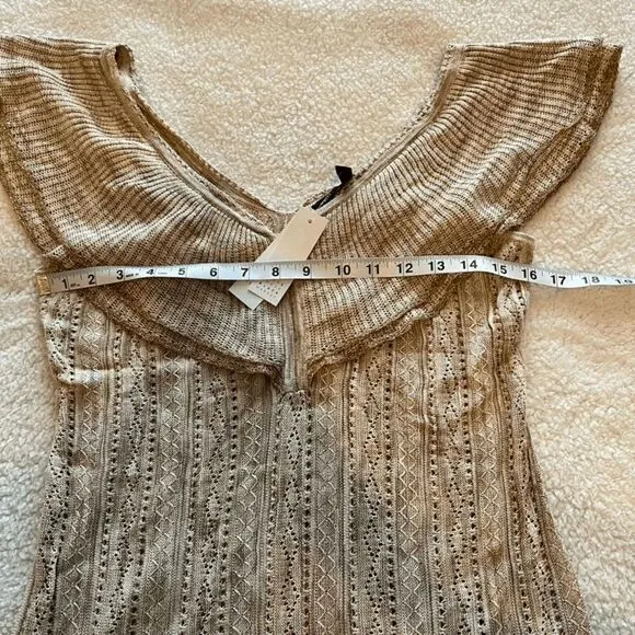 White House Black Market  Ruffled V-Neck Lurex Pullover Sweater Oat Tan Sz S NWT