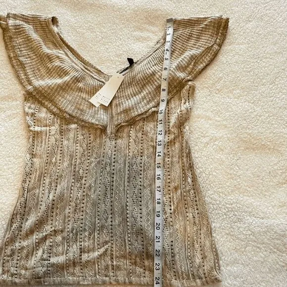 White House Black Market  Ruffled V-Neck Lurex Pullover Sweater Oat Tan Sz S NWT