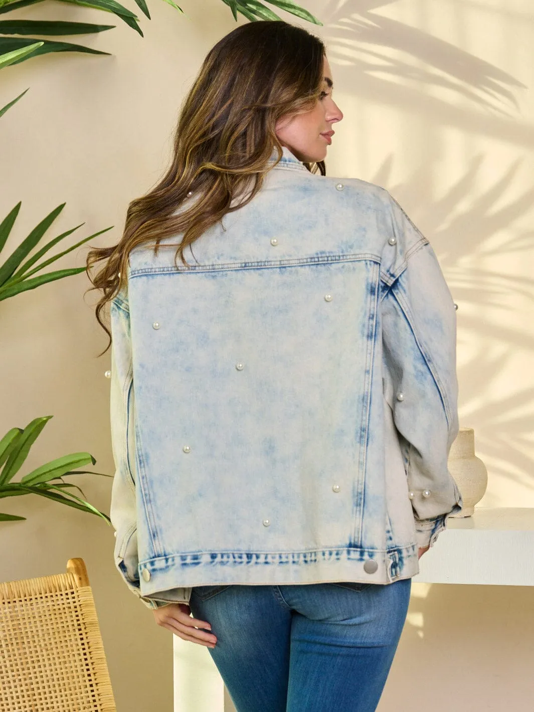 WOMEN'S LONG SLEEVE BUTTON CLOSURE PEARL DENIM JACKET