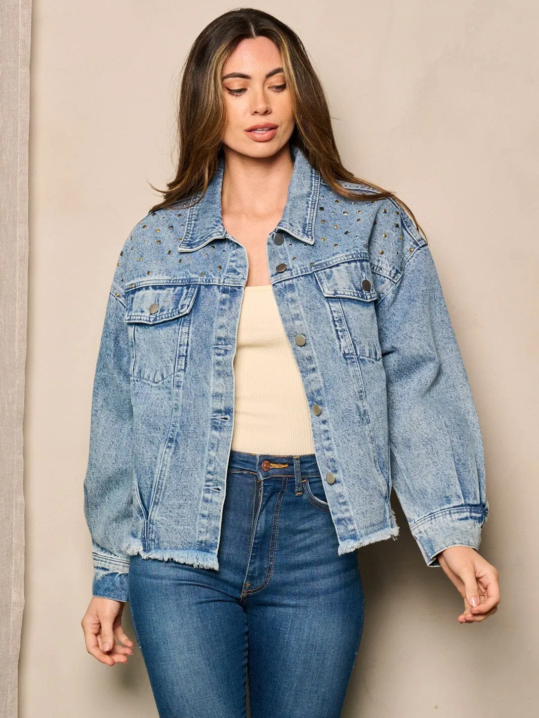WOMEN'S LONG SLEEVE BUTTON CLOSURE STUDS DETAILED DENIM JACKET