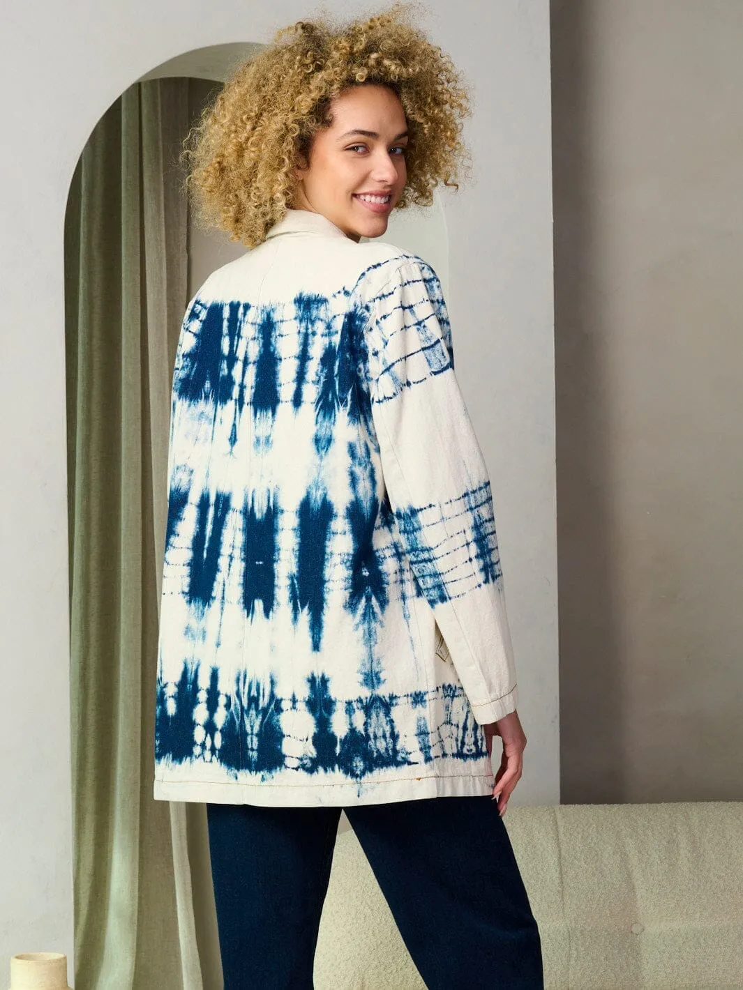 WOMEN'S LONG SLEEVE BUTTON CLOSURE TIE DYE DENIM JACKET