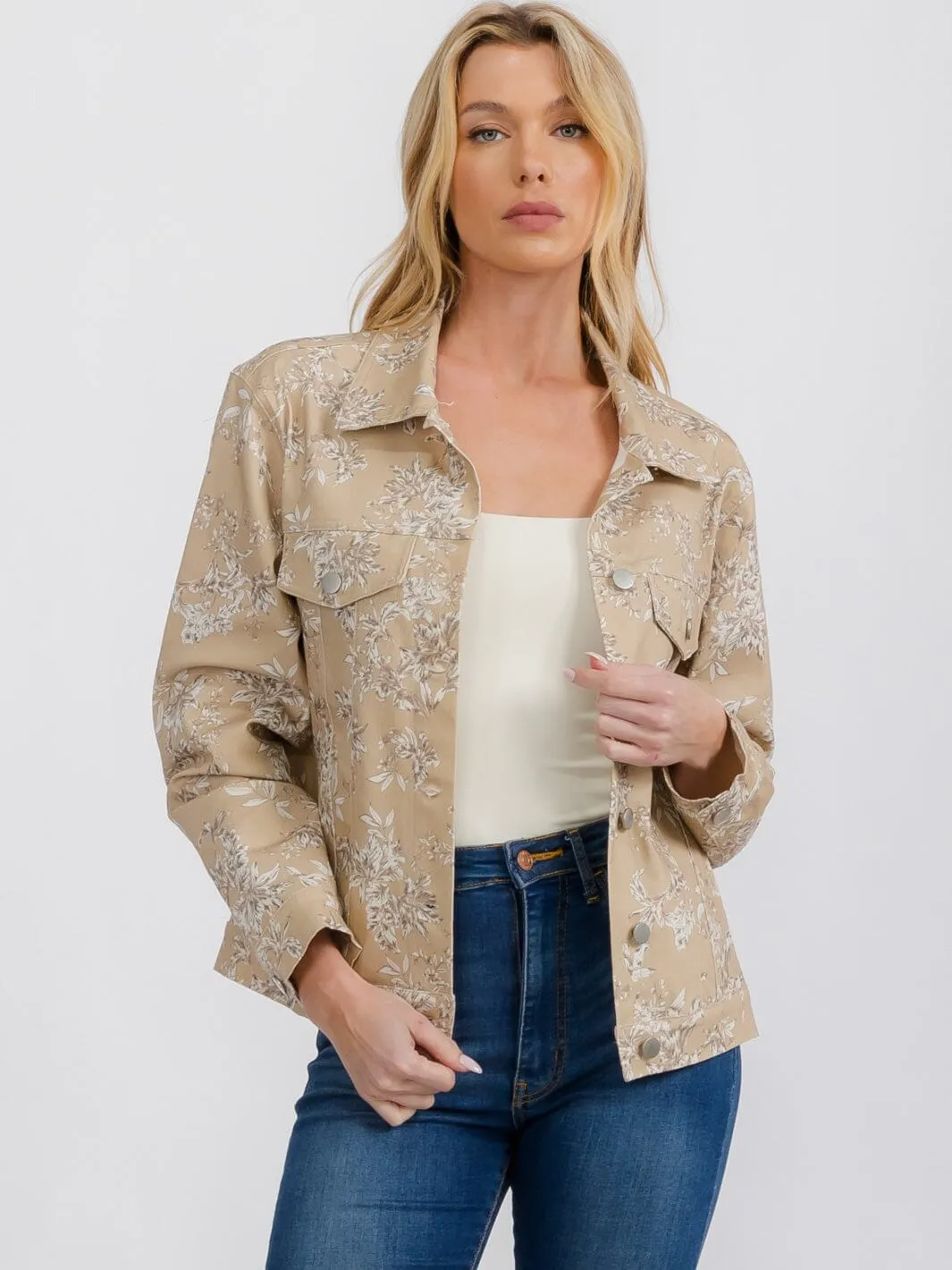 WOMEN'S LONG SLEEVE FRONT POCKETS BUTTON CLOSURE FLORAL DENIM JACKET